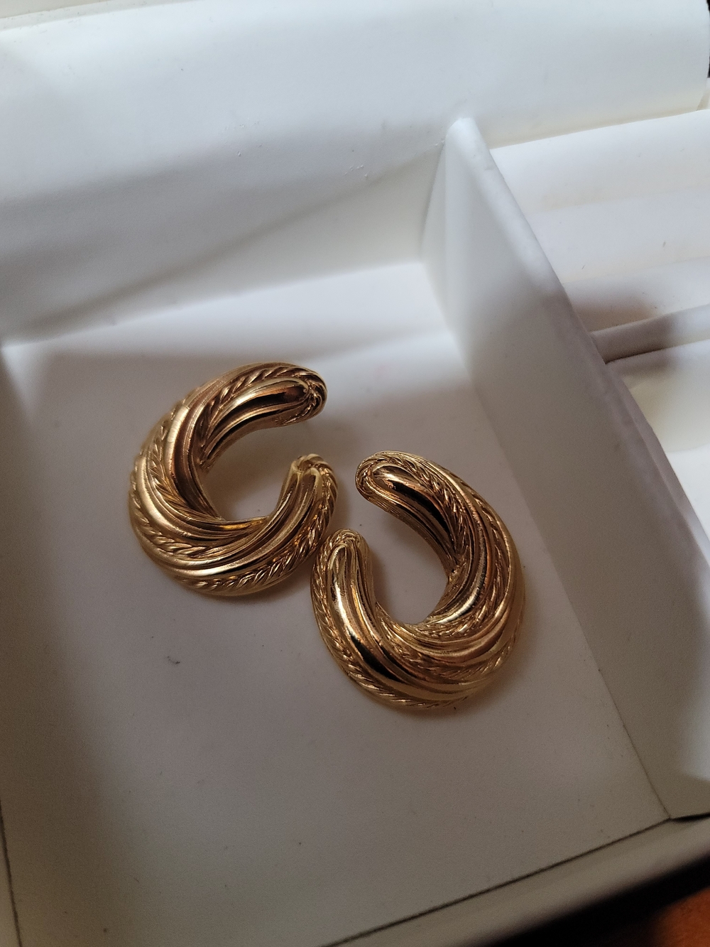 Avon 90's Gold Twisted Hoop Earrings